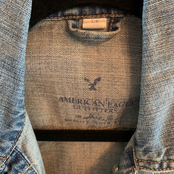 (American Eagle) Distressed denim jacket - Picture 3 of 3